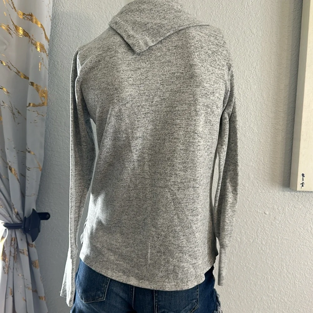 89th + Madison Gray Soft Light Weight Sweater - Picture 7 of 10